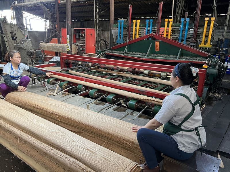 Dongguan Lingfeng Wood Industry Co., Ltd. Produktionslinie des Herstellers