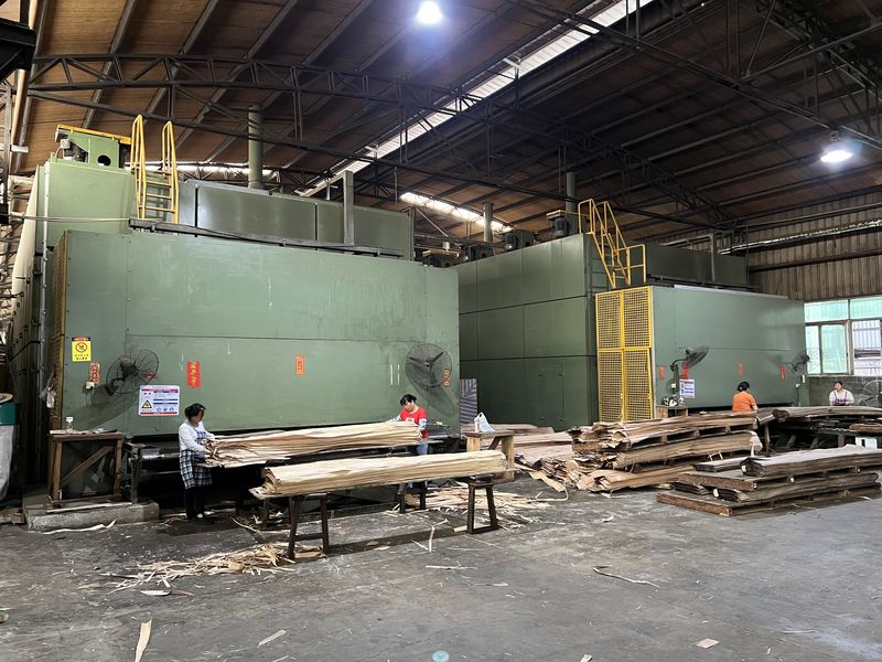 Dongguan Lingfeng Wood Industry Co., Ltd. Produktionslinie des Herstellers