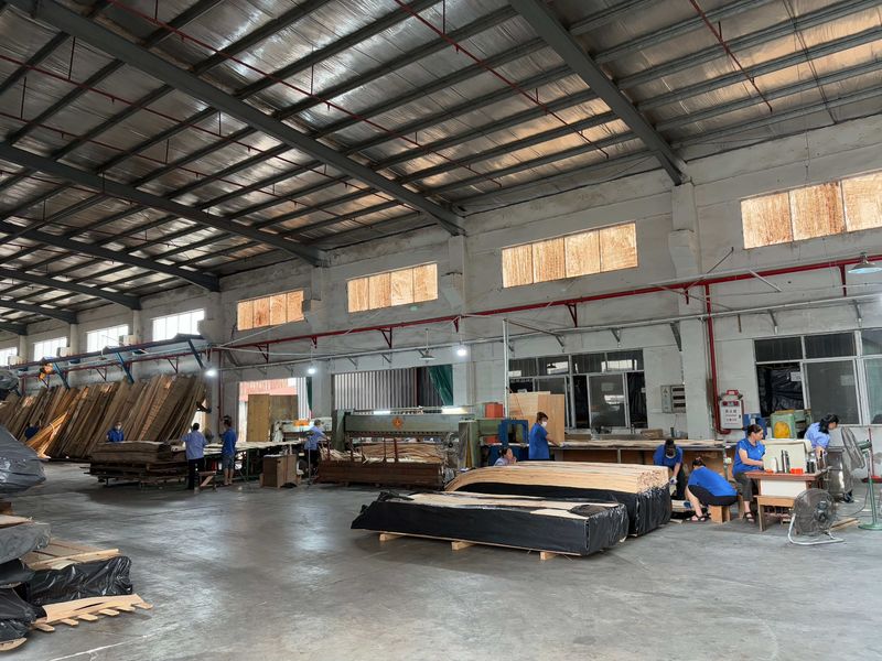 Dongguan Lingfeng Wood Industry Co., Ltd. Produktionslinie des Herstellers