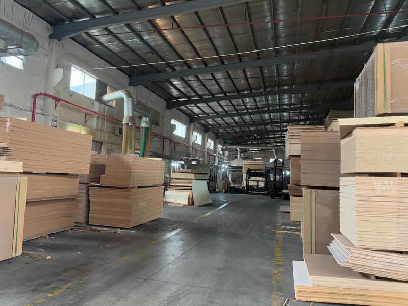 Dongguan Lingfeng Wood Industry Co., Ltd. Produktionslinie des Herstellers
